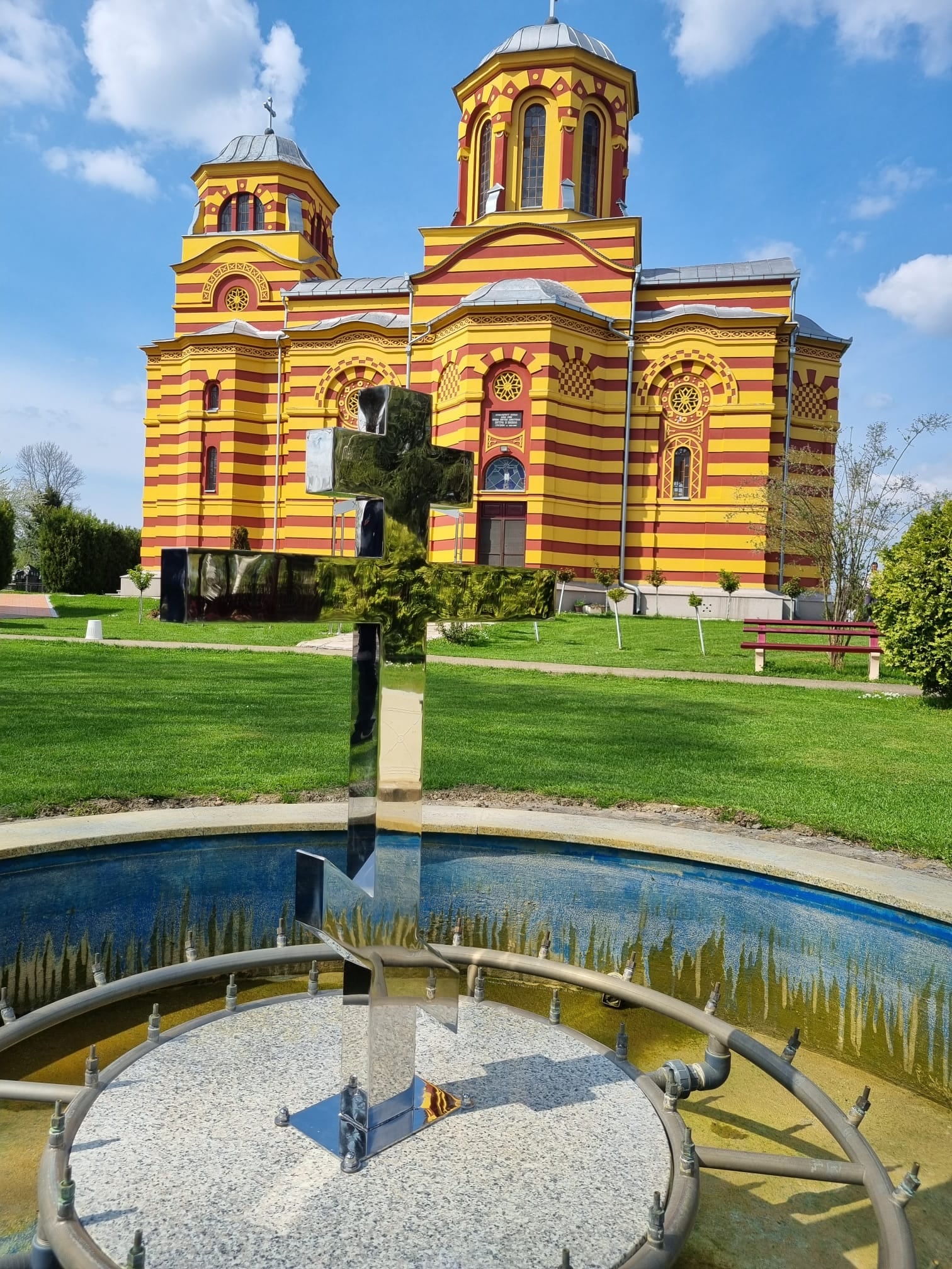 Fontana od inoksa u parku